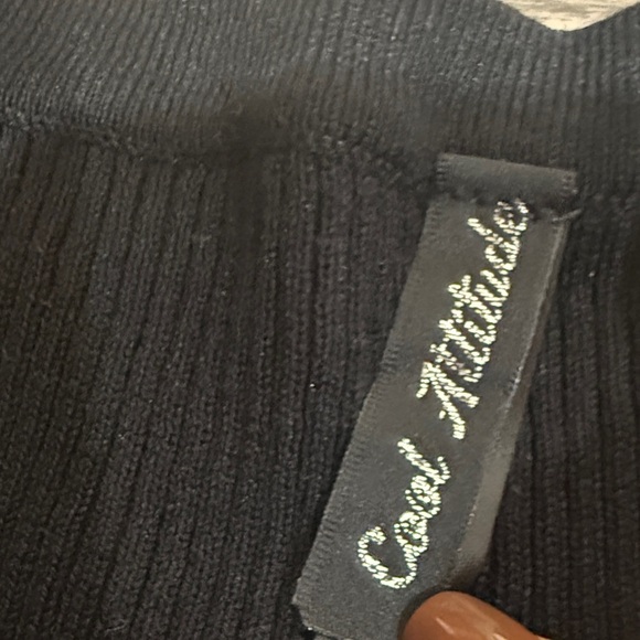 Chic Black Crop Top with Red and White Stripes - Picture 3 of 4